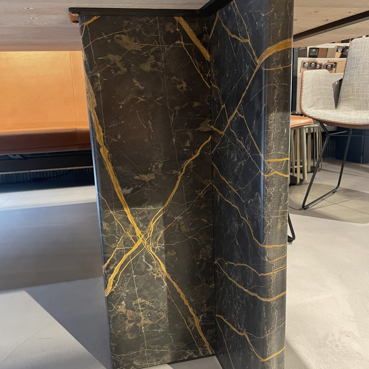 Janua BC17  T-Rox Tisch