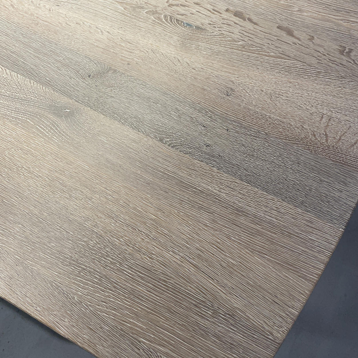 Janua BC17  T-Rox Tisch